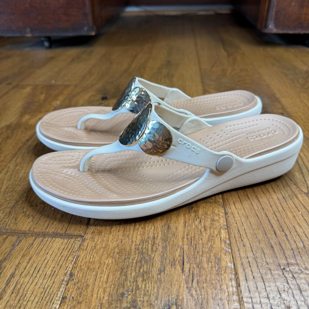 Crocs Sanrah Hammered Circle Sandal Flip Flop Women Size 9 Ivory Gold - Picture 3 of 5